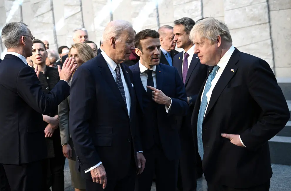 U.S. President Joe Biden, France's President Emmanuel Macron and British Prime Minister Boris Johnson speak before a NATO summit to discuss Russia's invasion of Ukraine at the alliance's headquarters in Brussels, Belgium, March 24, 2022.   REUTERS/Wolfgang Rattay UKRAINE-CRISIS/NATO
