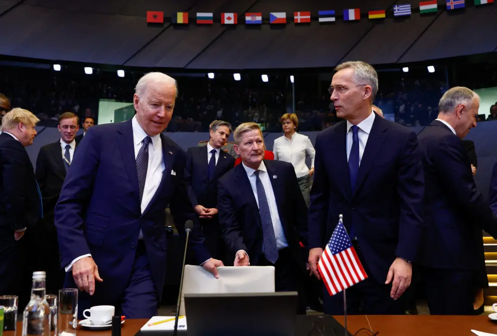 U.S. President Joe Biden talks to France's President Emmanuel Macron during a NATO summit to discuss Russia's invasion of Ukraine, at the alliance's headquarters in Brussels, Belgium, March 24, 2022.  Michael Kappeler/Pool via REUTERS UKRAINE-CRISIS/NATO