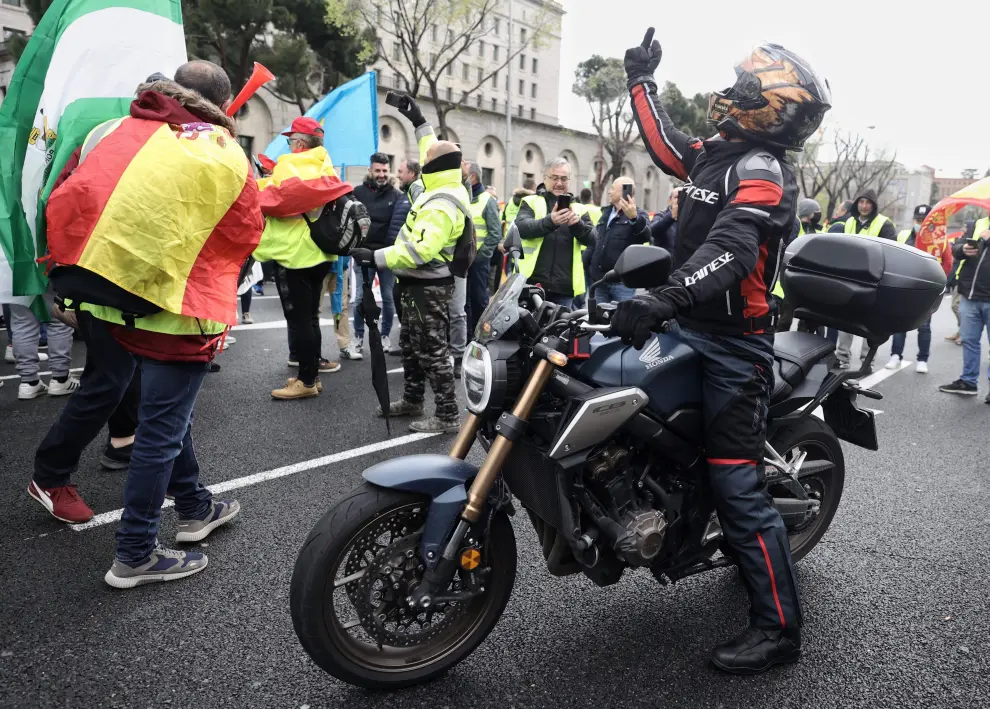 Manifestación por el sector del transporte en Madrid, este viernes.