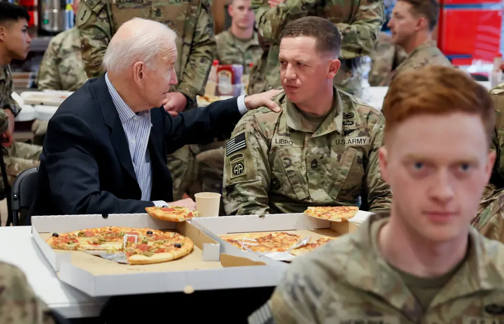 U.S. President Joe Biden takes a selfie with U.S. Army soldiers assigned to the 82nd Airborne Division at the G2 Arena in Jasionka, near Rzeszow, Poland, March 25, 2022. REUTERS/Evelyn Hockstein UKRAINE-CRISIS/USA-POLAND