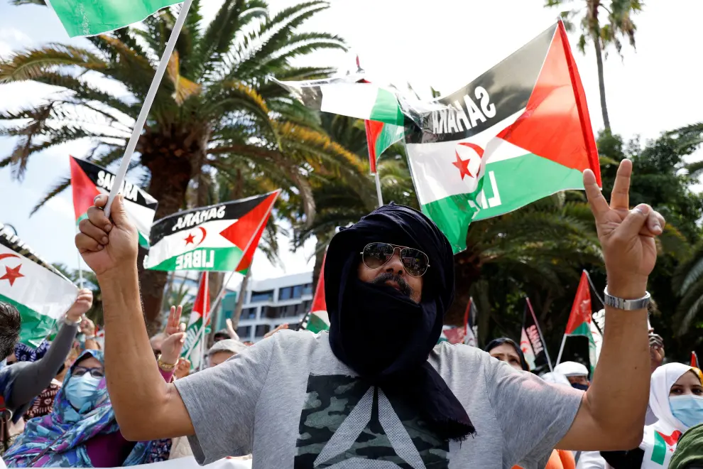Members of Spain's Sahrawi community and their supporters take part in a protest against Spain's new position on the fate of Western Sahara as an autonomous region of Morocco, in Las Palmas De Gran Canaria, Spain, March 26, 2022. REUTERS/Borja Suarez - REFILE - CORRECTING CITY MOROCCO-SPAIN/WESTERNSAHARA-PROTEST
