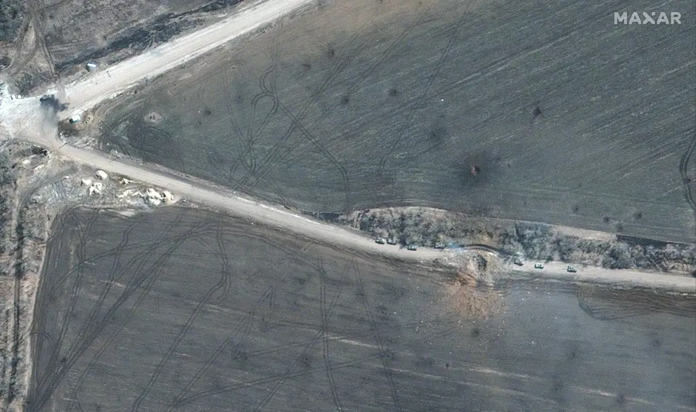 Izyum (Ukraine), 25/03/2022.- A handout satellite image made available by Maxar Technologies shows a destroyed TV and radio tower in Izyum, Ukraine, 25 March 2022 (issued 27 March 2022). On 24 February Russian troops had entered Ukrainian territory in what the Russian president declared a 'special military operation', resulting in fighting and destruction in the country, a huge flow of refugees, and multiple sanctions against Russia. (Rusia, Ucrania) EFE/EPA/MAXAR TECHNOLOGIES HANDOUT -- MANDATORY CREDIT: SATELLITE IMAGE 2022 MAXAR TECHNOLOGIES -- THE WATERMARK MAY NOT BE REMOVED/CROPPED -- HANDOUT EDITORIAL USE ONLY/NO SALES
 UKRAINE RUSSIA CONFLICT