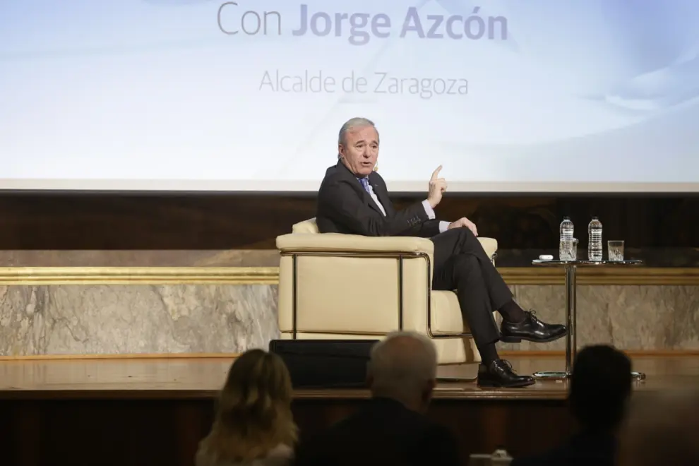 Jorge Azcón ha participado este lunes en un desayuno informativo organizado por HERALDO en el antiguo Casino Mercantil, sede de la Caja Rural de Aragón. Al acto han asistido más de 120 personalidades del ámbito económico, político y social de Aragón.