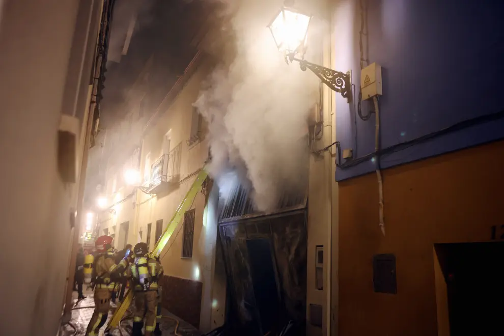 Espectacular incendio en el casco viejo de Huesca