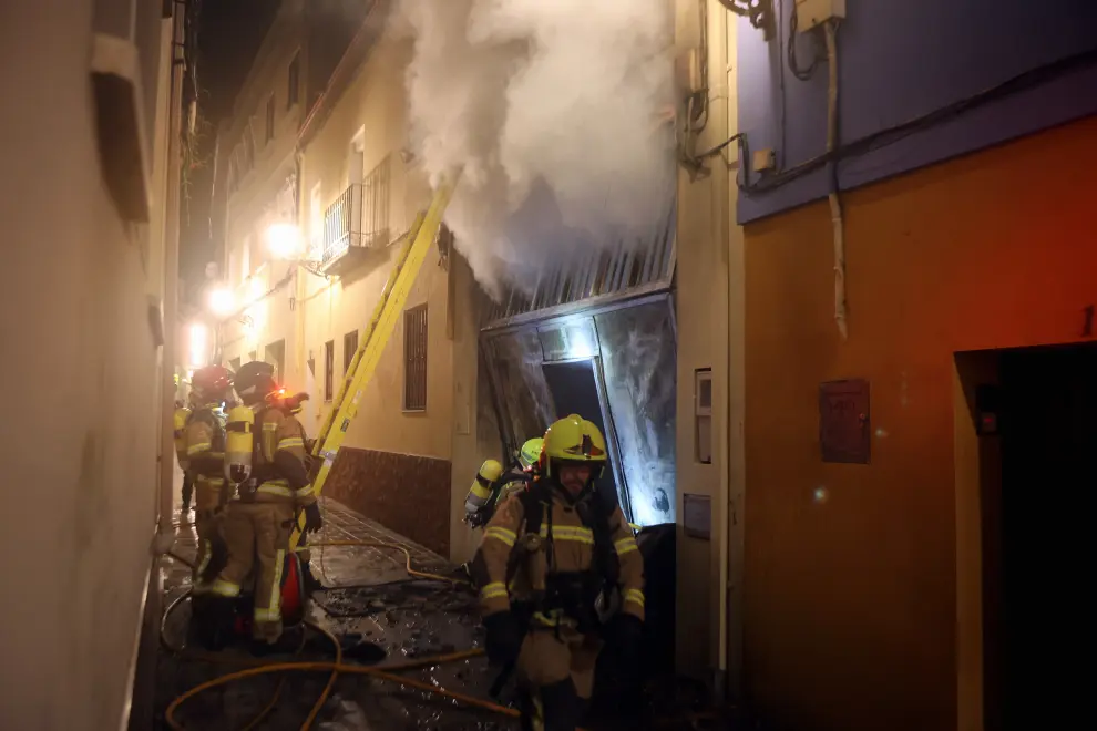 Espectacular incendio en el casco viejo de Huesca