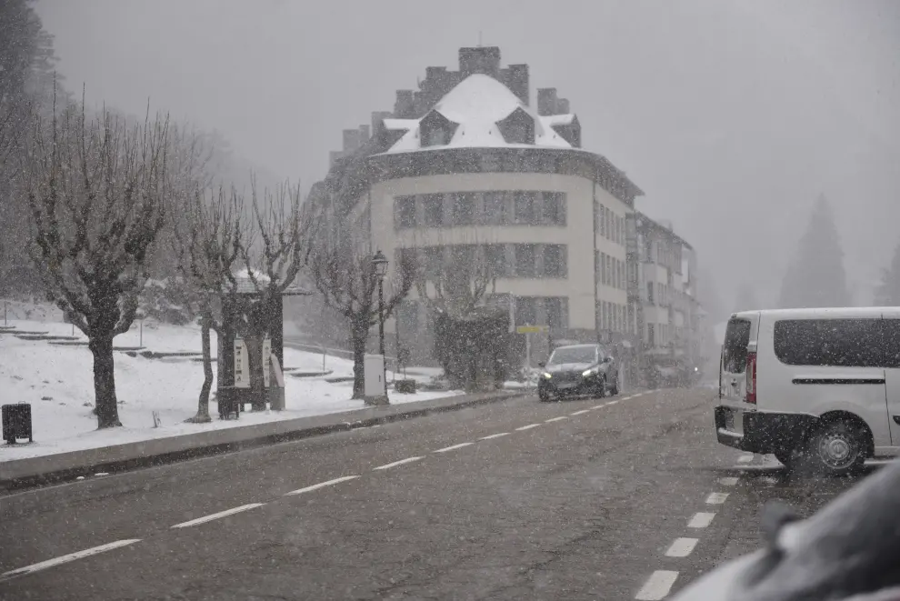 Nieve en Canfranc, este viernes.
