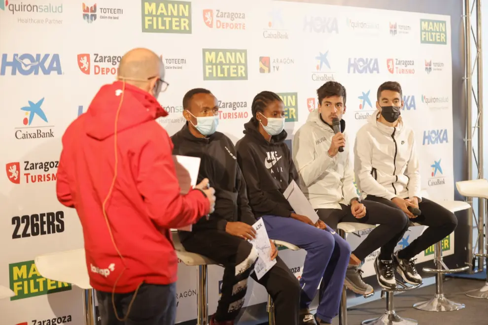 Presentación de los atletas que participarán este domingo en el Maratón de Zaragoza.
