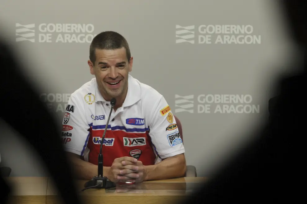 Retrato de Carlos Checa, campeón del mundo de Superbikes.