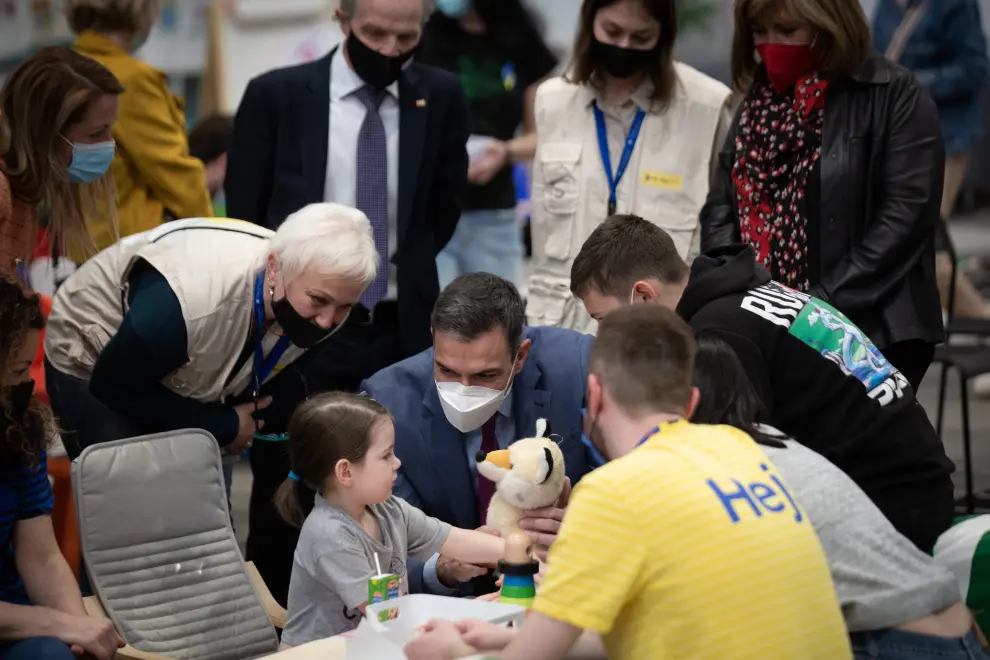 Pedro Sánchez visita un centro de refugiados ucranianos en Barcelona