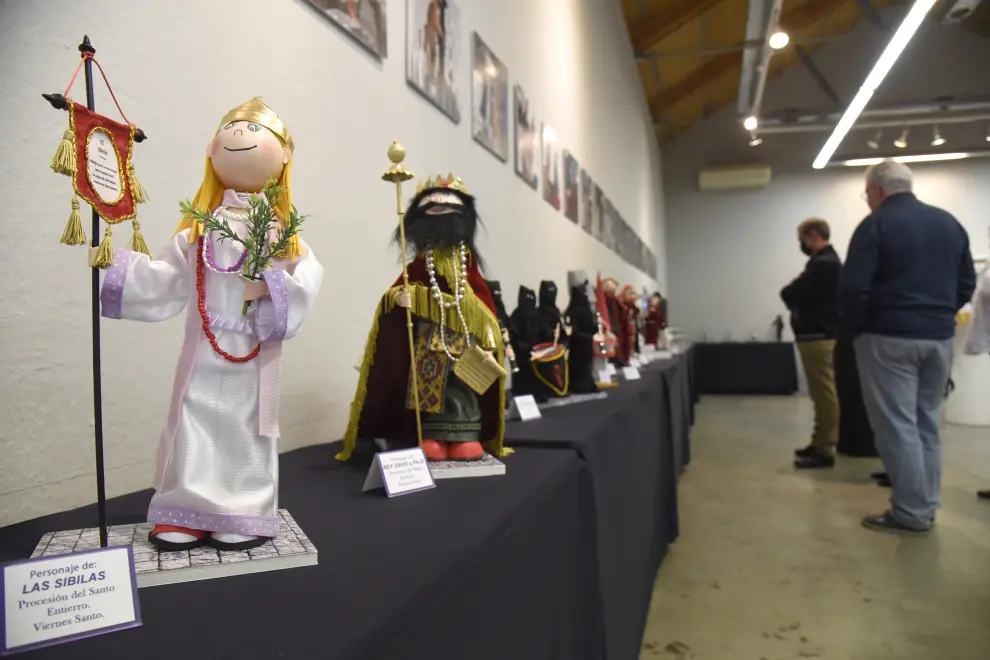 Carlos Jalle presenta en el Centro Cultural Manuel Benito Moliner de Huesca una completa muestra de figuras y pasos de la Semana Santa en miniatura.