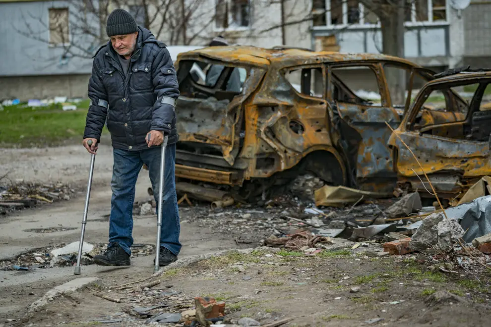April 11, 2022, Chernihiv, Chernihiv, Ukraine: A woman passes with her bicycle over the debris of the destroyed houses by russian shelling in Novoselivka, a village near Chernihiv, Ukraine.,Image: 682099583, License: Rights-managed, Restrictions: , Model Release: no, Credit line: Celestino Arce Lavin / Zuma Press / ContactoPhoto.Editorial licence valid only for Spain and 3 MONTHS from the date of the image, then delete it from your archive. For non-editorial and non-licensed use, please contact EUROPA PRESS...11/04/2022[[[EP]]]