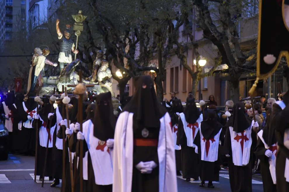 La lluvia respeta las procesiones de la Enclavación y el Nazareno en Huesca.