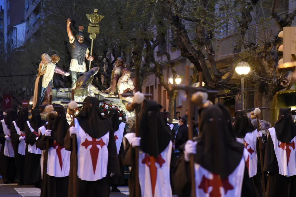 La lluvia respeta las procesiones de la Enclavación y el Nazareno en Huesca.