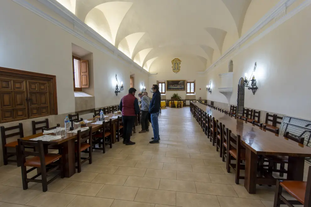 Compartiendo mesa con los monjes del monasterio del Olivar de Estercuel