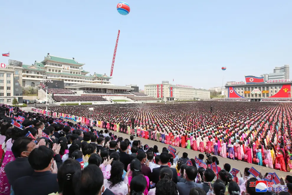 Corea del Norte conmemora el 110 aniversario de su fundador con un multitudinario desfile civil en Pyongyang  NORTH KOREA GOVERNMENT