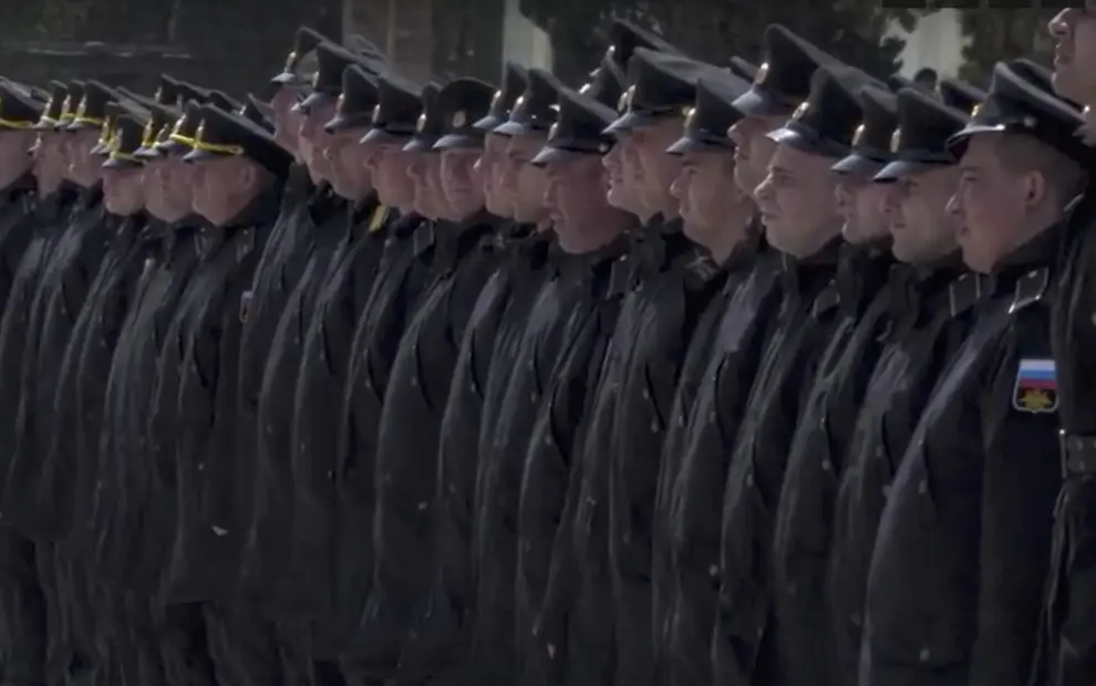 Sevastopol (Ukraine), 16/04/2022.- A handout still image taken from handout video made available by the Russian Defence ministry press-service shows Russian Navy Commander-in-Chief Adm Nikolai Yevmenov (C) attends a meeting with crew members of the Russian Navy flagship missile cruiser 'Moskva' in Sevastopol, Crimea, 16 April 2022 (issued 17 April 2022). The cruiser sank after a fire on board - the ammunition detonated. This became known on the night of April 14. Then the ship headed towards Sevastopol under its own power. But while being towed, it lost its stability and sank. The crew was rescued. (Incendio, Rusia, Ucrania) EFE/EPA/RUSSIAN DEFENCE MINISTRY PRESS SERVICE / HANDOUT HANDOUT EDITORIAL USE ONLY/NO SALES
 UKRAINE RUSSIA CONFLICT