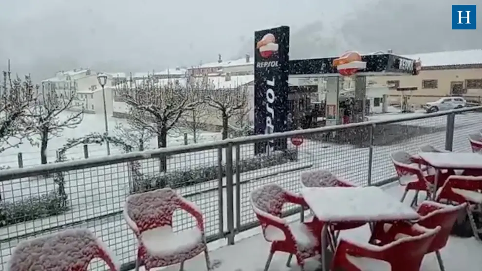 La nieve cae en esta localidad de Teruel