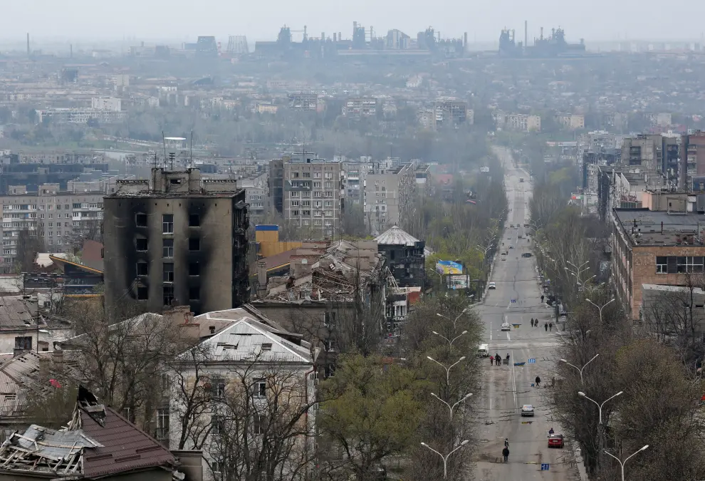 A view shows buildings damaged during Ukraine-Russia conflict in the southern port city of Mariupol, Ukraine April 19, 2022. REUTERS/Alexander Ermochenko UKRAINE-CRISIS/MARIUPOL