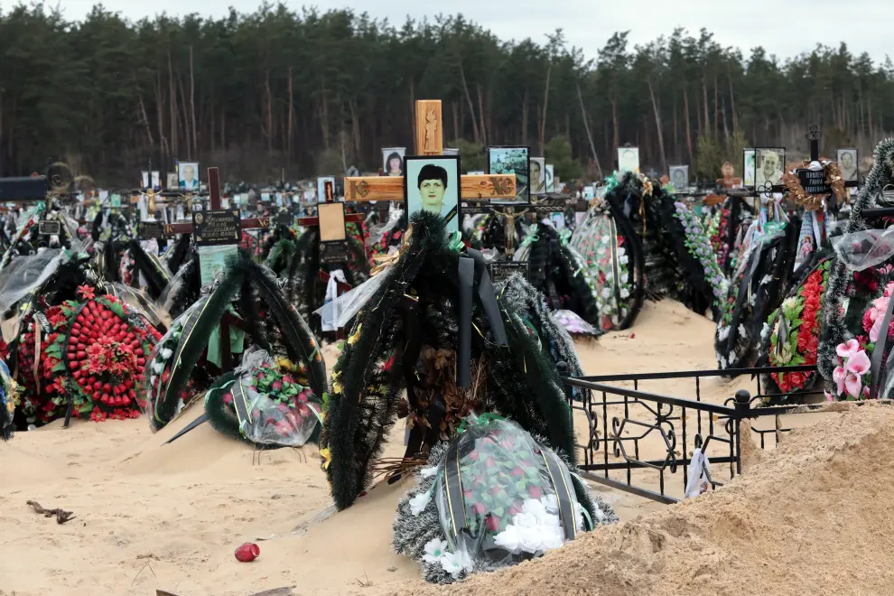 April 20, 2022, Irpin, Kyiv Region, Ukraine: A lot of new graves are pictured at the central cemetery of Irpin, a city liberated from Russian invaders, Kyiv Region, northern Ukraine.,Image: 685033584, License: Rights-managed, Restrictions: , Model Release: no, Credit line: Hennadii Minchenko / Zuma Press / ContactoPhoto.Editorial licence valid only for Spain and 3 MONTHS from the date of the image, then delete it from your archive. For non-editorial and non-licensed use, please contact EUROPA PRESS...20/04/2022[[[EP]]]