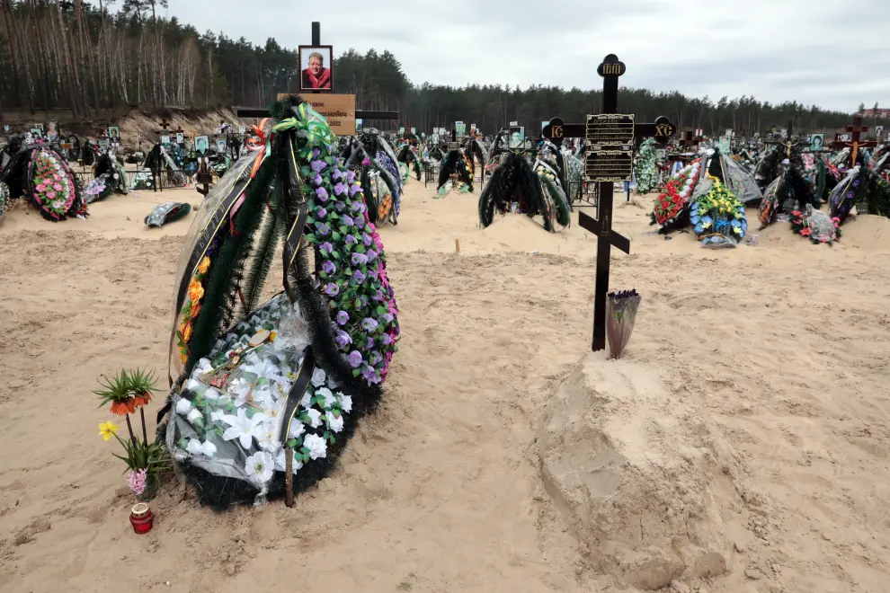 April 20, 2022, Irpin, Kyiv Region, Ukraine: A lot of new graves are pictured at the central cemetery of Irpin, a city liberated from Russian invaders, Kyiv Region, northern Ukraine.,Image: 685033549, License: Rights-managed, Restrictions: , Model Release: no, Credit line: Hennadii Minchenko / Zuma Press / ContactoPhoto.Editorial licence valid only for Spain and 3 MONTHS from the date of the image, then delete it from your archive. For non-editorial and non-licensed use, please contact EUROPA PRESS...20/04/2022[[[EP]]]