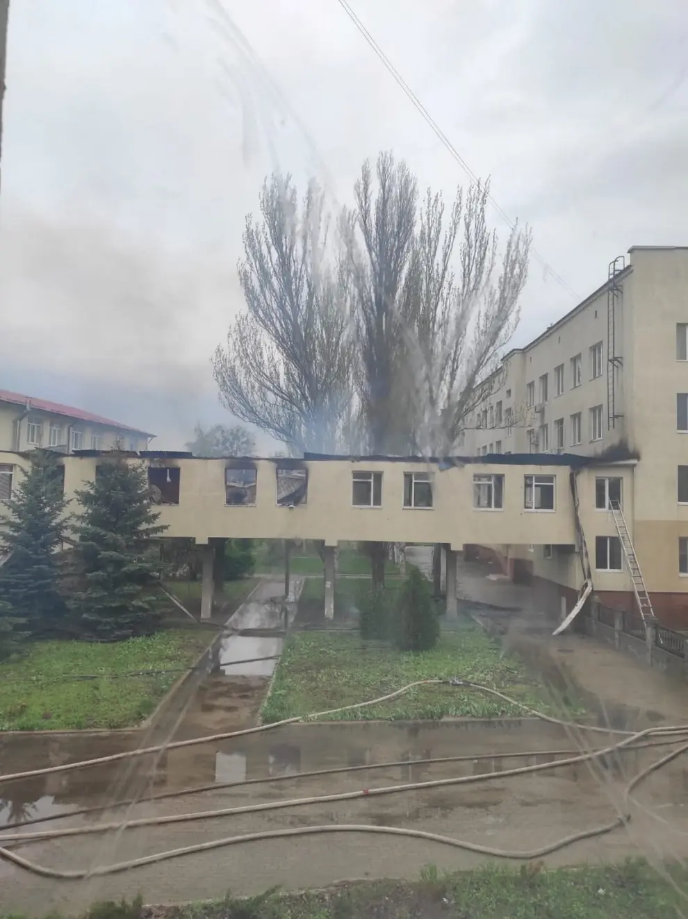 Smoke rises from a damaged building following a bombing at a hospital, as Russia's attack on Ukraine continues, in Lyman, Donetsk region, Ukraine April 22, 2022. Pavlo Kyrylenko/via REUTERS THIS IMAGE HAS BEEN SUPPLIED BY A THIRD PARTY. MANDATORY CREDIT. UKRAINE-CRISIS/LYMAN-HOSPITAL