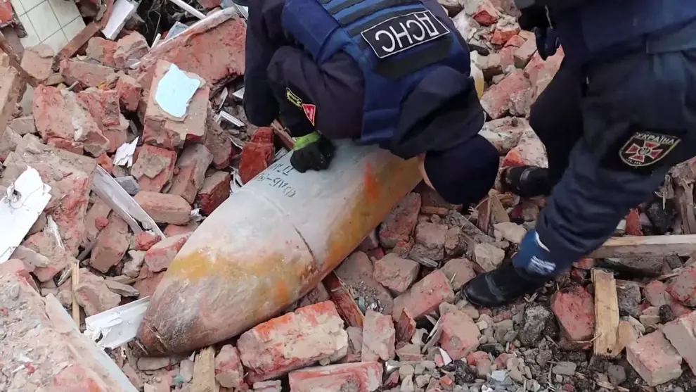 State Emergency Service (SES) experts remove Russian bombs as they clear the area as Russia's attack on Ukraine continues, in Chernihiv, Ukraine in this still image taken from a video April 21, 2022. Video taken April 21, 2022. State Emergency Service of Ukraine/Handout via REUTERS    THIS IMAGE HAS BEEN SUPPLIED BY A THIRD PARTY UKRAINE-CRISIS/CHERNIHIV