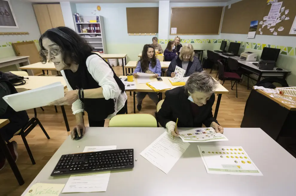 Las clases reúnen todas las mañanas a varias docenas de ucranianos de todas las edades.
