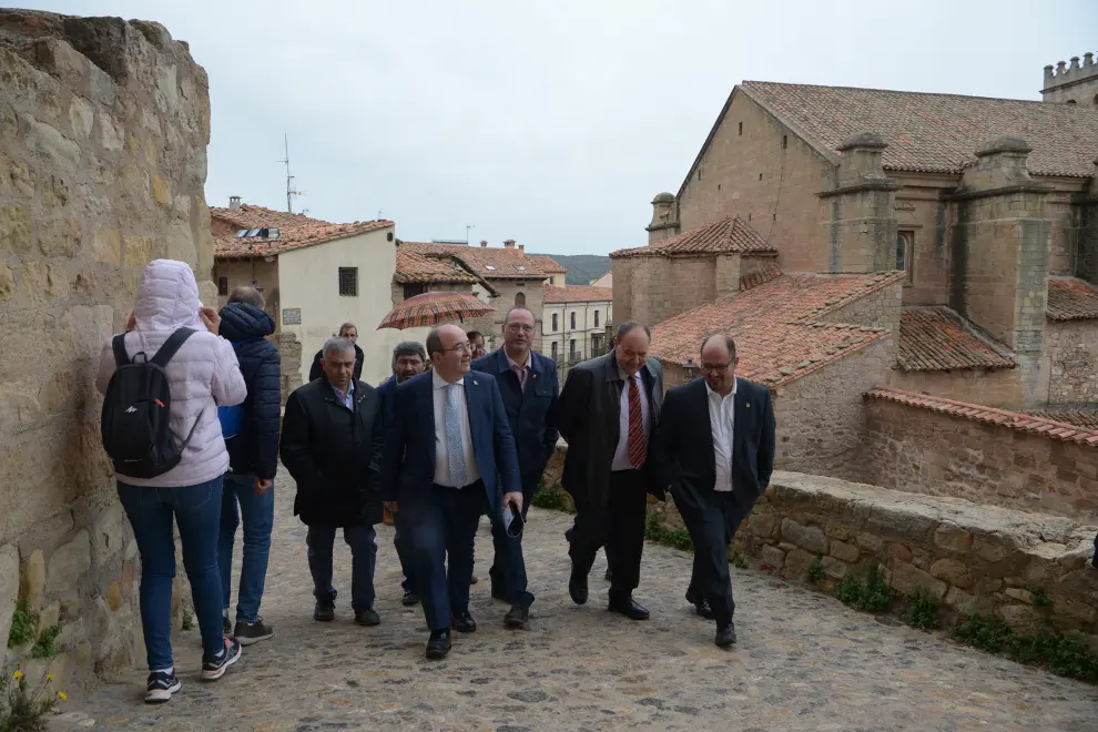 Visita del ministro de Cultura y Deportes, Miquel Iceta, a la localidad turolense de Mora de Rubielos