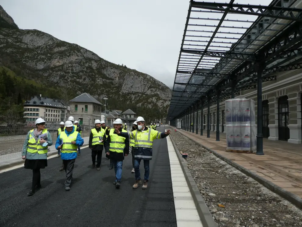 La nueva explanada ferroviaria de Canfranc incluirá un anfiteatro, una pasarela peatonal y un área para caravanas.
