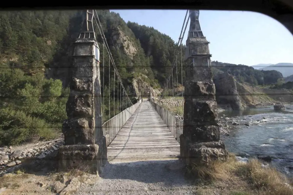 Vista de la pasarela colgante de Jánovas