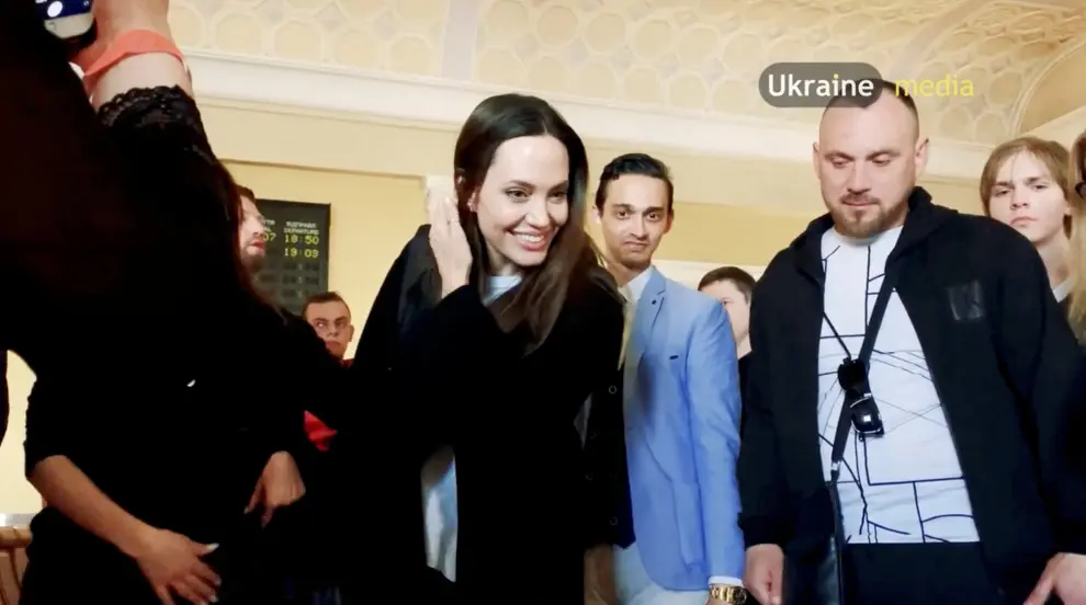 U.S. actor and UNHCR Special Envoy Angelina Jolie interacts with a child at the main railway station during her visit to Lviv, amid Russia's ongoing invasion of Ukraine, in Lviv, Ukraine April 30, 2022 in this still image obtained from a social media video. Video recorded April 30, 2022. Lviv.Media via REUTERS ATTENTION EDITORS - THIS IMAGE HAS BEEN PROVIDED BY A THIRD PARTY. MANDATORY CREDIT. NO RESALES. NO ARCHIVES. UKRAINE-CRISIS/LVIV-JOLIE