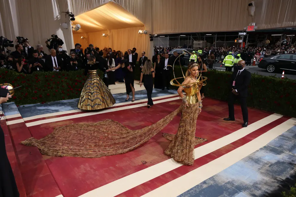 New York (United States), 02/05/2022.- Jasmine Tookes on the red carpet for the 2022 Met Gala, the annual benefit for the Metropolitan Museum of Art's Costume Institute, in New York, New York, USA, 02 May 2022. The event coincides with the Met Costume Institute's 'In America: An Anthology of Fashion' which opens 05 May 2022 concludes 05 September 2022. (Moda, Abierto, Estados Unidos, Nueva York) EFE/EPA/JUSTIN LANE
 USA NEW YORK MET GALA