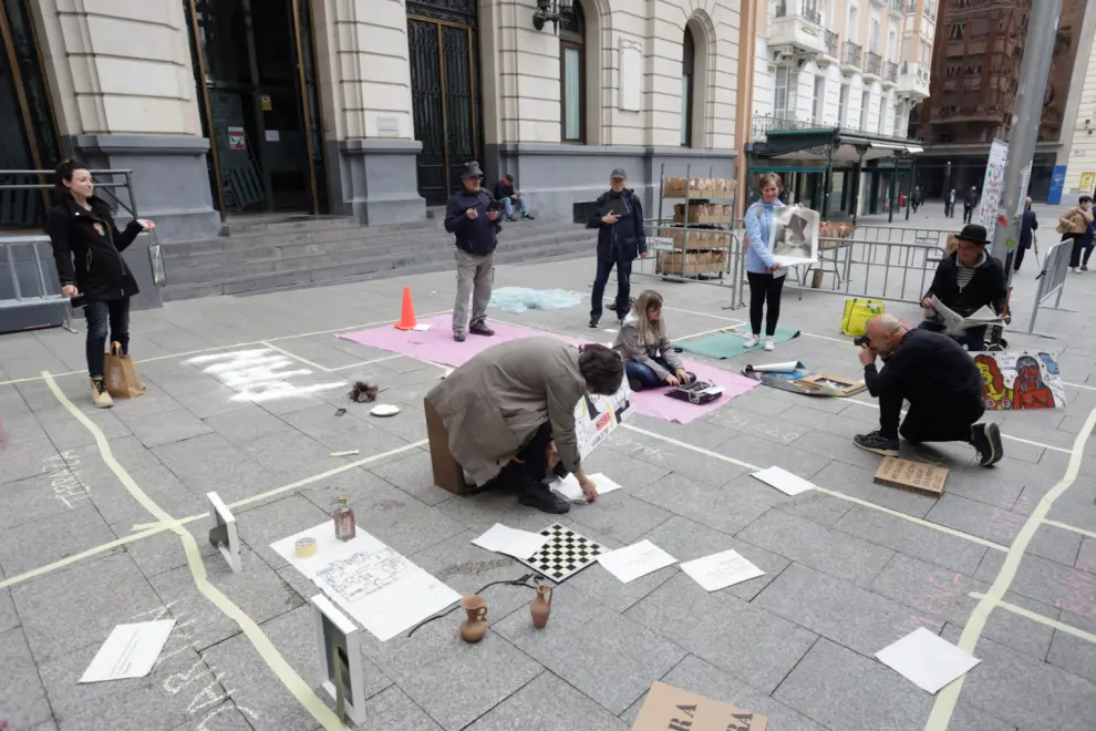 Presentación de Ecozine en la plaza de España de Zaragoza