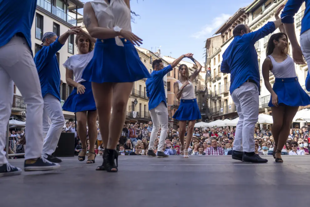 Celebracion del dia de la danza en la plaza del torico de Teruel. Foto Antonio Garcia/bykofoto. 08/05/22[[[FOTOGRAFOS]]]