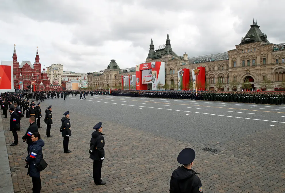 Russian service members line up before a military parade on Victory Day, which marks the 77th anniversary of the victory over Nazi Germany in World War Two, in Red Square in central Moscow, Russia May 9, 2022. REUTERS/Maxim Shemetov WW2-ANNIVERSARY/RUSSIA-PARADE