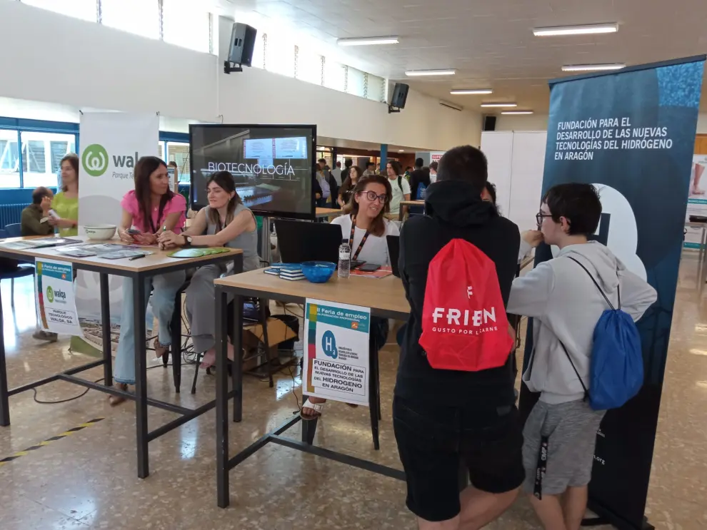 Unas 50 empresas participaron en la II Feria del Empleo de la Formación Profesional organizada por el CPIFP Pirámide de Huesca.