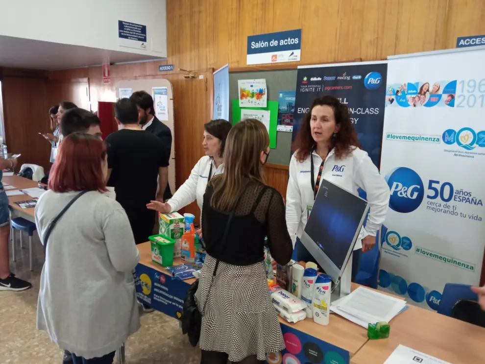 Unas 50 empresas participaron en la II Feria del Empleo de la Formación Profesional organizada por el CPIFP Pirámide de Huesca.