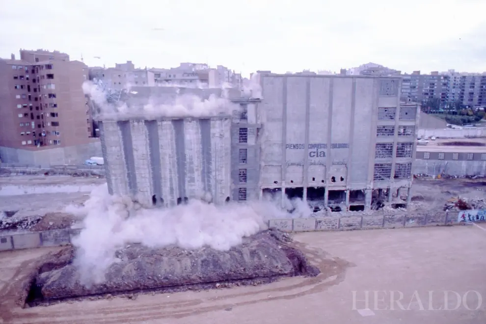 Primer intento de la demolición del silo de Piensos CIA, en La Almozara.