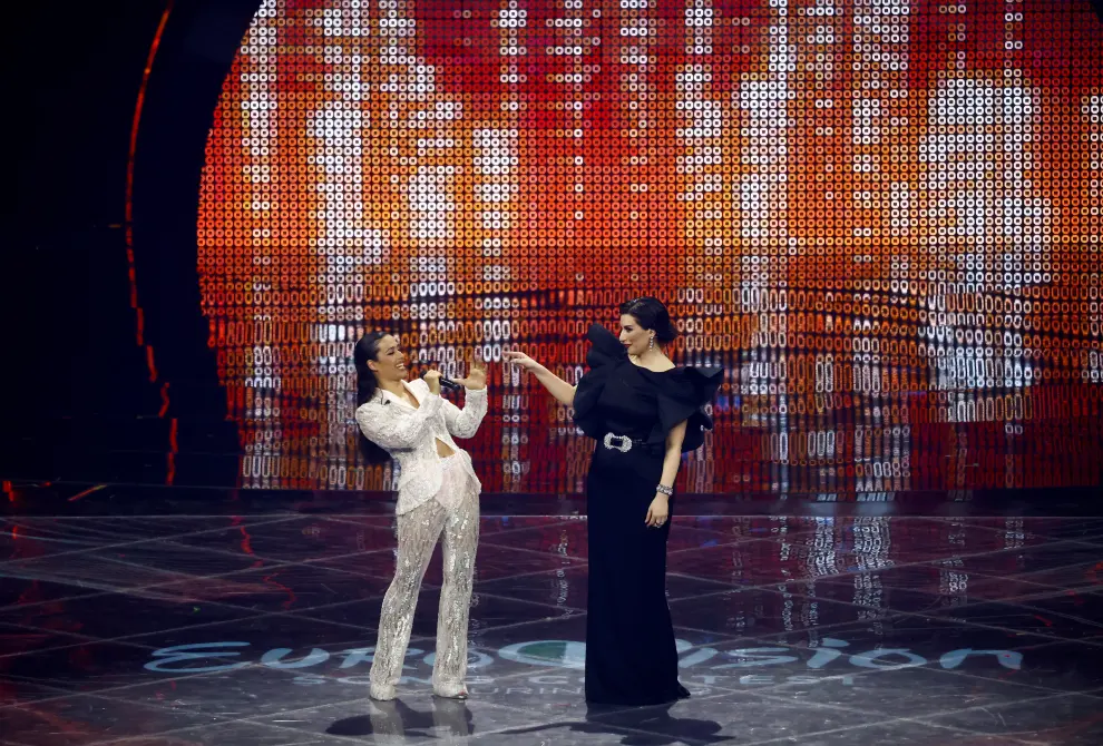 Hosts Laura Pausini and Mika perform during the second semi-final of the 2022 Eurovision Song Contest in Turin, Italy May 12, 2022. REUTERS/Yara Nardi MUSIC-EUROVISION/