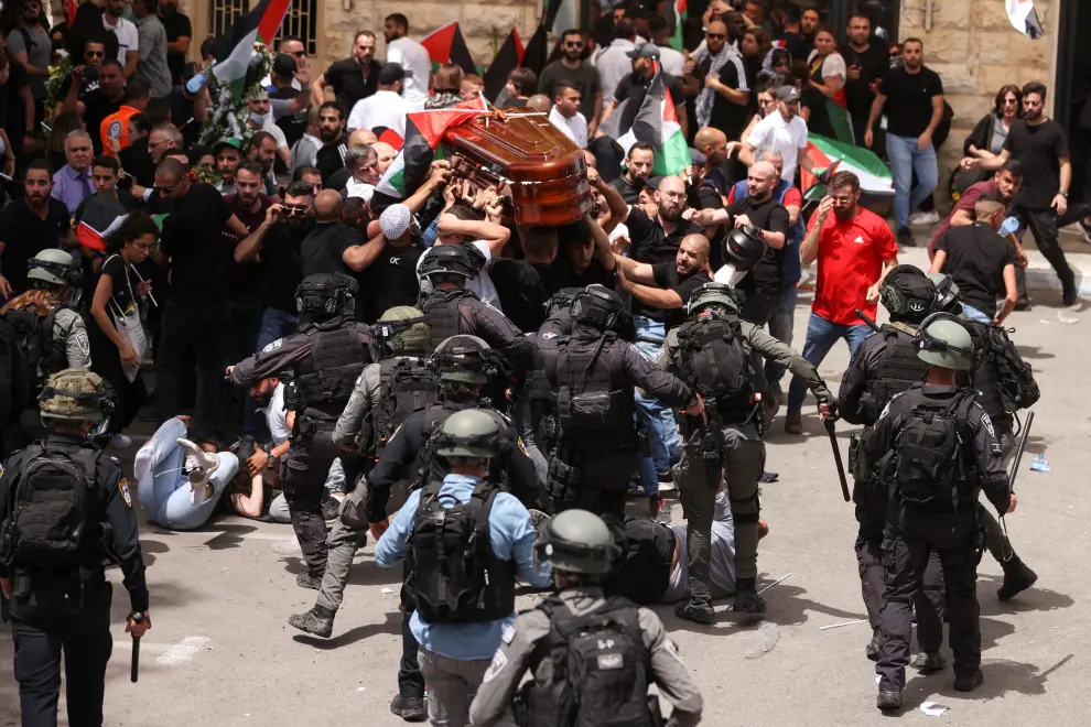 Family and friends carry the coffin of Al Jazeera reporter Shireen Abu Akleh, who was killed during an Israeli raid in Jenin in the occupied West Bank, during her funeral in Jerusalem, May 13, 2022. REUTERS/Ammar Awad ISRAEL-PALESTINIANS/JOURNALIST