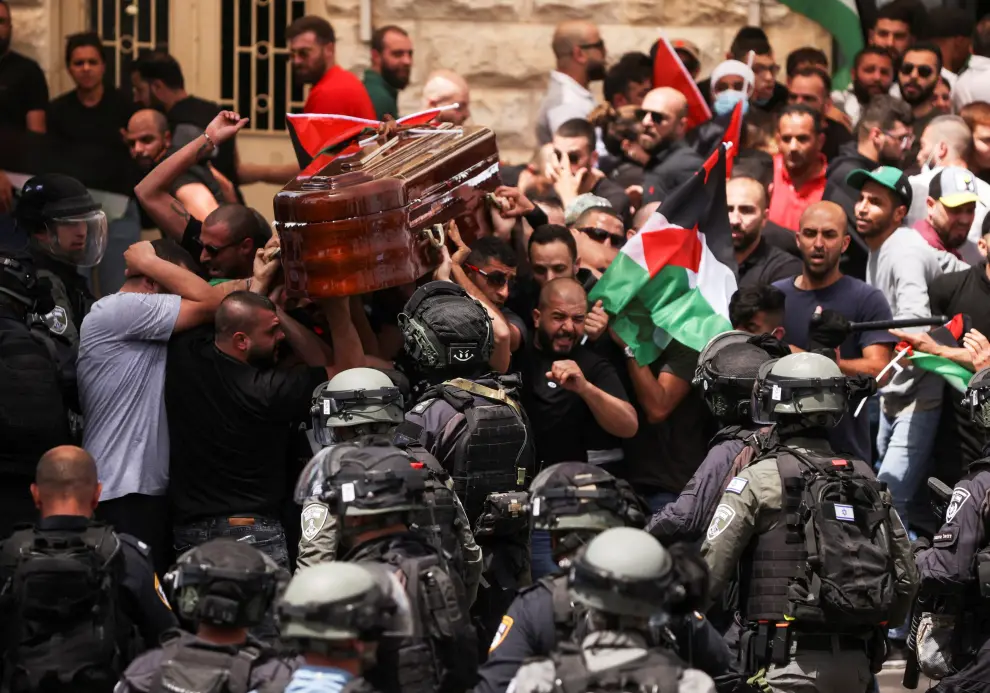 Family and friends carry the coffin of Al Jazeera reporter Shireen Abu Akleh, who was killed during an Israeli raid in Jenin in the occupied West Bank, during her funeral in Jerusalem, May 13, 2022. REUTERS/Ammar Awad ISRAEL-PALESTINIANS/JOURNALIST