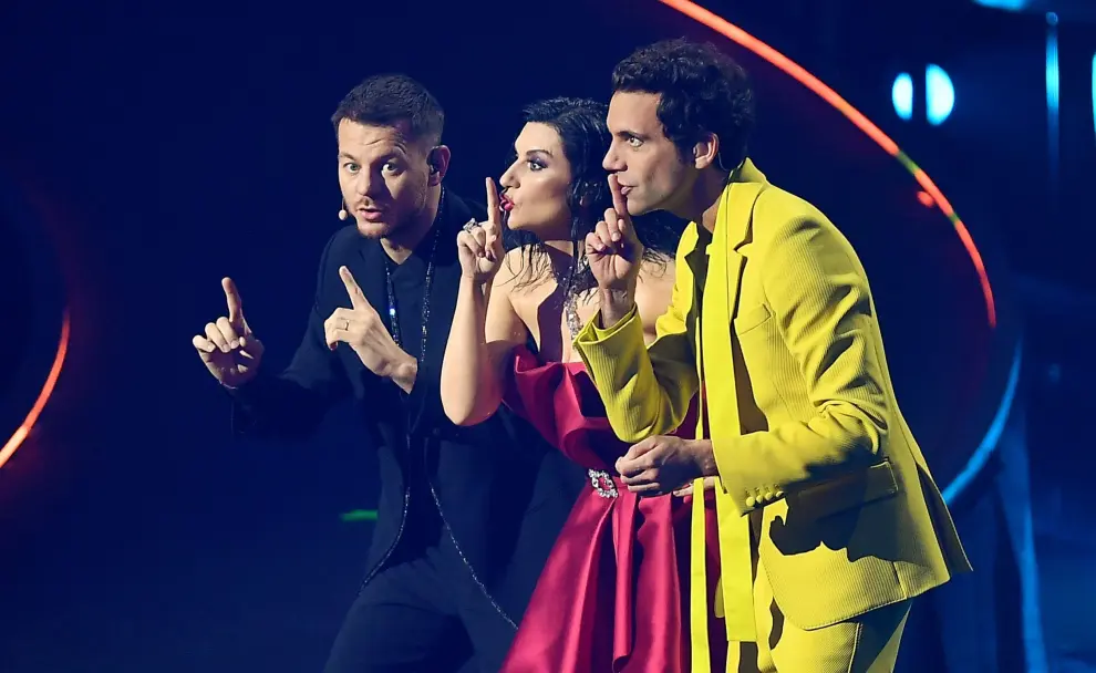 Turin (Italy), 12/05/2022.- Co-host Alessandro Cattelan (C) performs during the Second Semifinal of the 66th annual Eurovision Song Contest (ESC 2022) in Turin, Italy, 12 May 2022. The international song contest has two semifinals on 10 and 12 May, and a grand final on 14 May 2022. (Italia) EFE/EPA/Alessandro Di Marco
 ITALY EUROVISION SONG CONTEST 2022