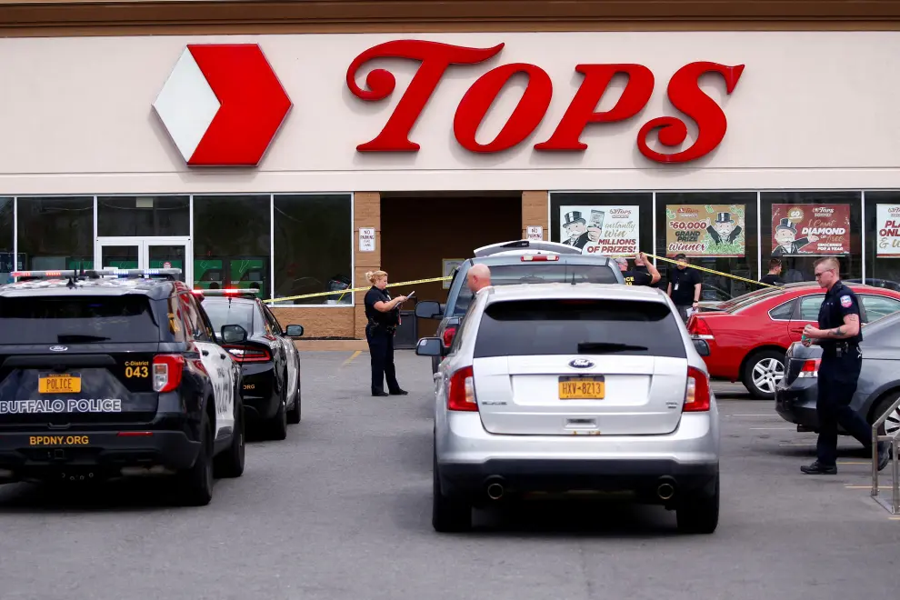 Police officers secure the scene after a shooting at TOPS supermarket in Buffalo, New York, U.S. May 14, 2022. REUTERS/Jeffrey T. Barnes NO ARCHIVES. NO RESALES. REFILE - CORRECTING DATE NEW YORK-SHOOTING/