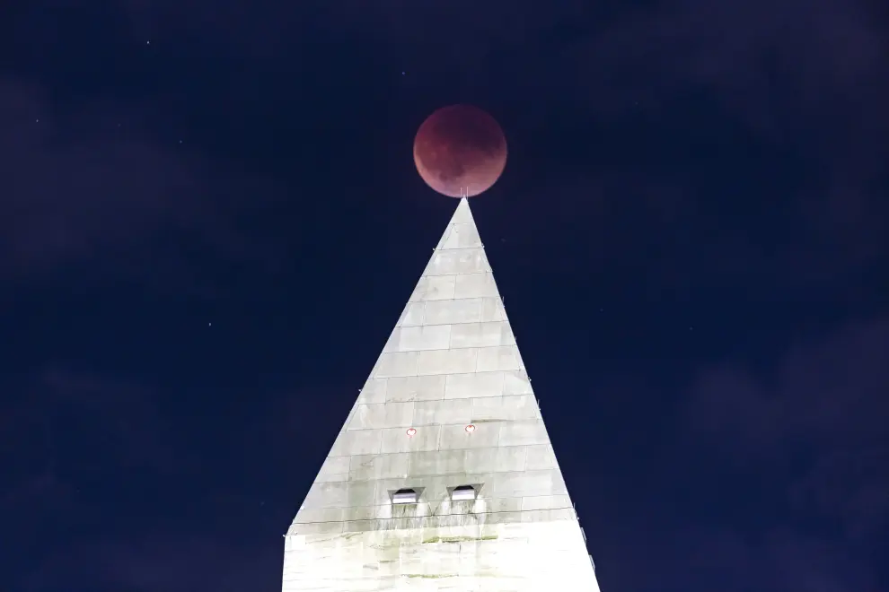 Super Flower Blood Moon lunar eclipse in Washington, DC
