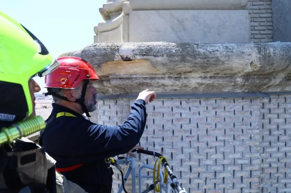 Evaluación de daños en una de las torres de El Pilar de Zaragoza