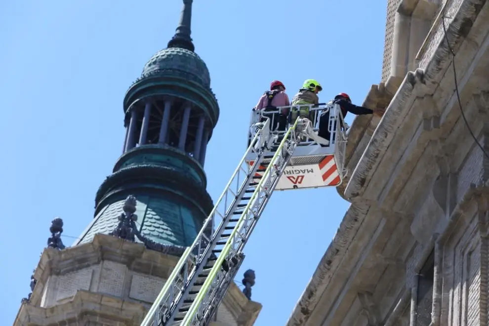 Evaluación de daños en una de las torres de El Pilar de Zaragoza