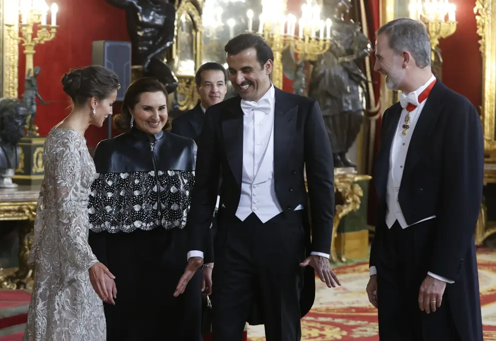 Spain's King Felipe VI, Queen Letizia, Qatari Emir Sheikh Tamim bin Hamad al-Thani and his wife Sheikha Jawaher bint Hamad bin Suhaim Al-Thani, stand during a gala dinner at the Royal Palace in Madrid, Spain, May 17, 2022. Juanjo Martin/Pool via REUTERS SPAIN-QATAR/