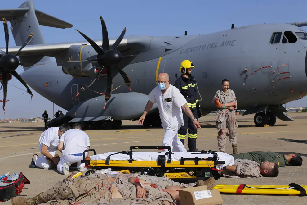 Simulcro del accidente de un avión millitar en el Base de Zaragoza.