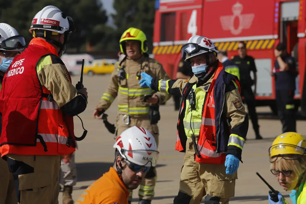 Simulcro del accidente de un avión millitar en el Base de Zaragoza.