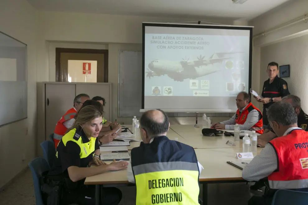 Simulcro del accidente de un avión millitar en el Base de Zaragoza.